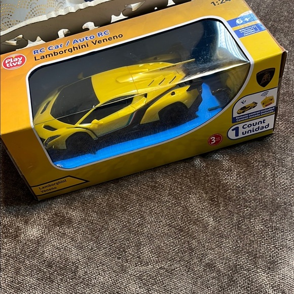 Play Live RC Car Other - NWT Yellow Lamborghini Veneno RC Car